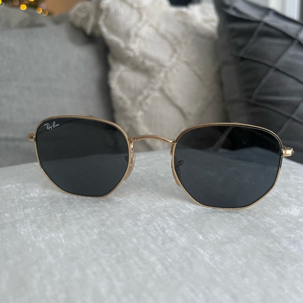 Ray-Ban Hexagonal Flat Sunglasses